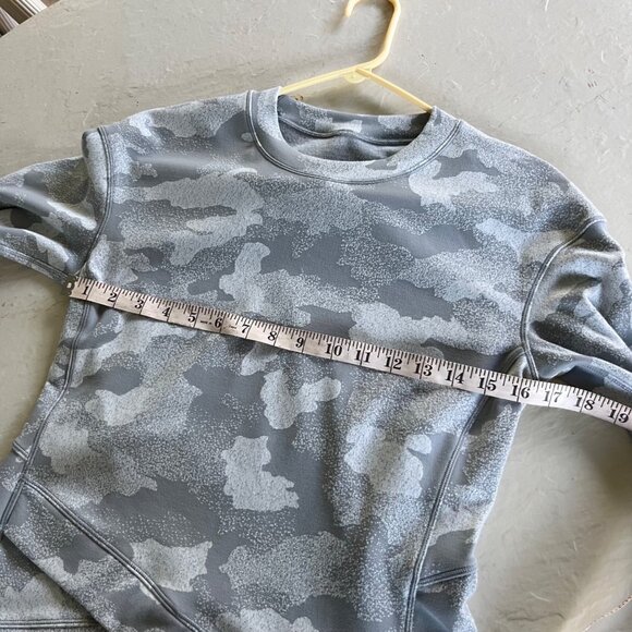 Lululemon Close to Crossing Sweatshirt in Heritage Speckle Camo Grey Size 8 - Picture 10 of 10